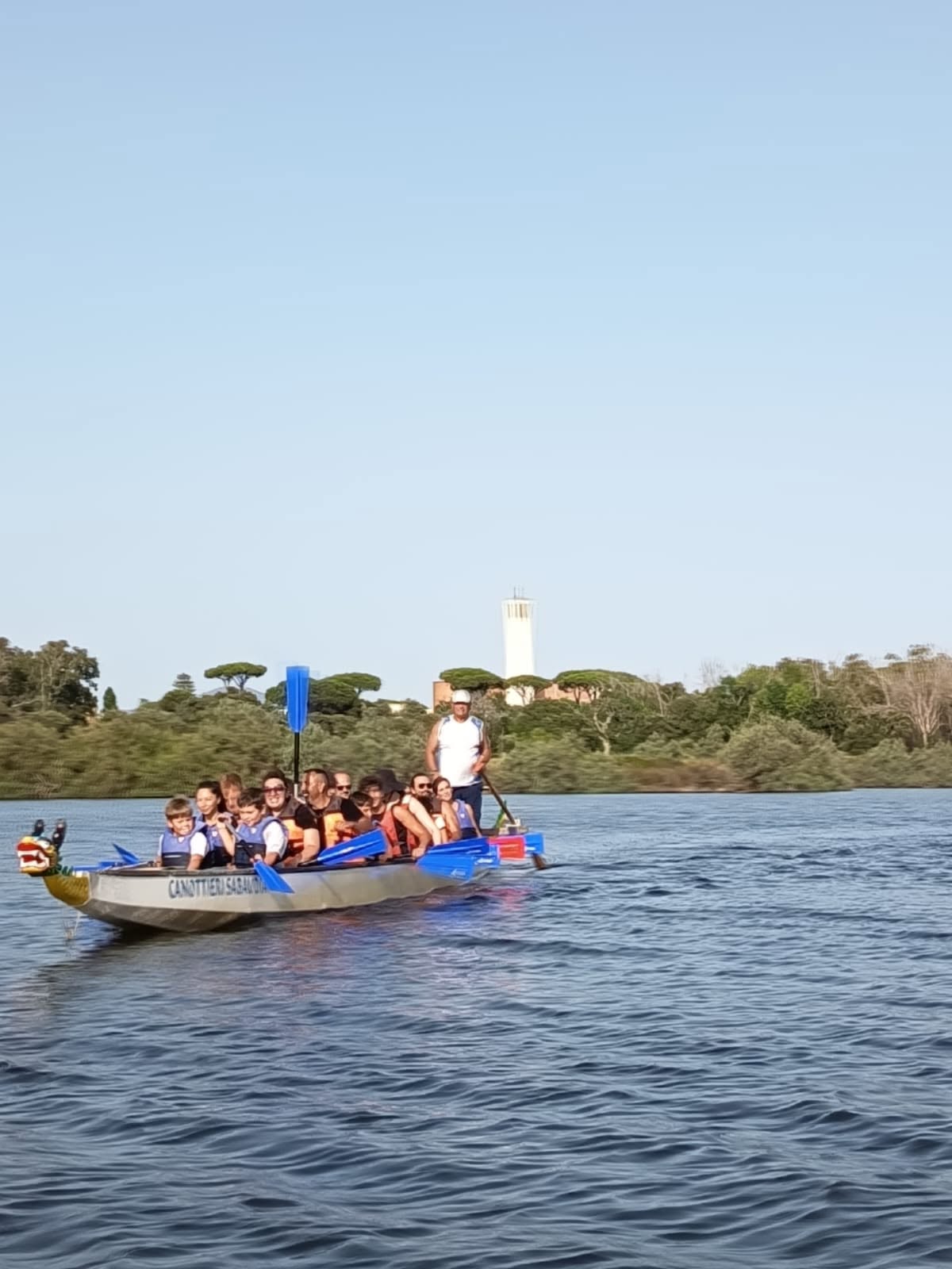 Equipaggio di dragon boat del Circolo Canottieri Sabaudia