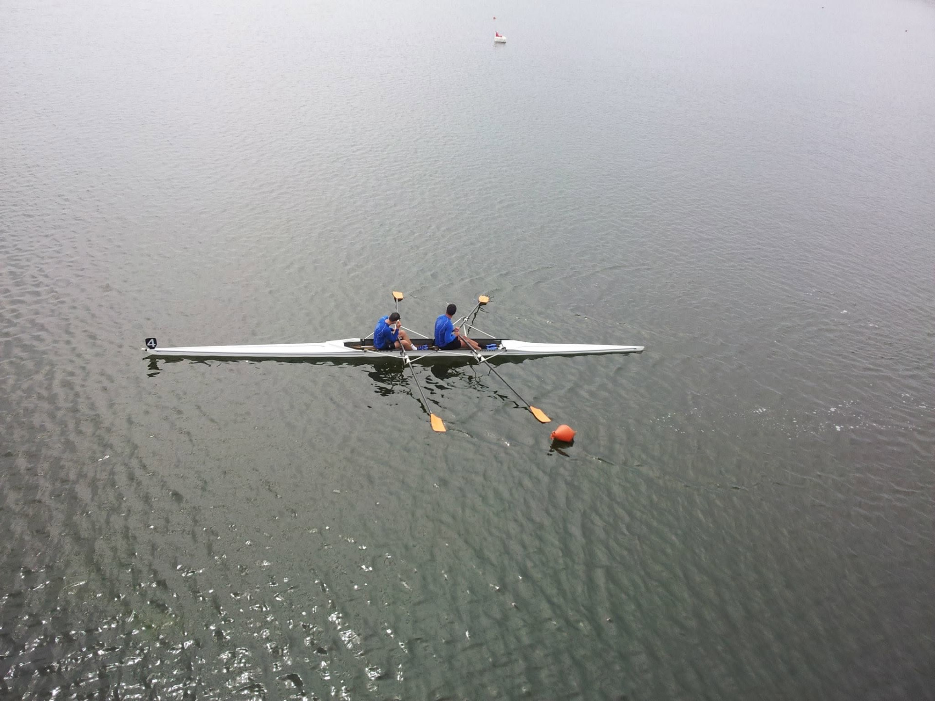Due di coppia in allenamento sul Lago di Paola
